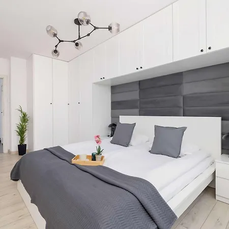 6th Floor In Cracow By Renters شقة كراكوفيا