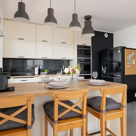 6th Floor In Cracow By Renters شقة