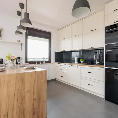 6th Floor In Cracow By Renters شقة