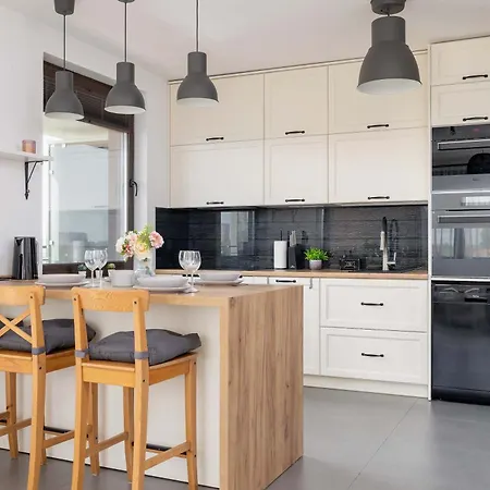 6th Floor In Cracow By Renters شقة *